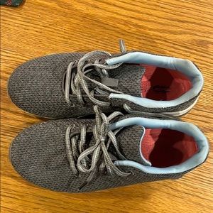 Gray Avia sneakers tennis shoes